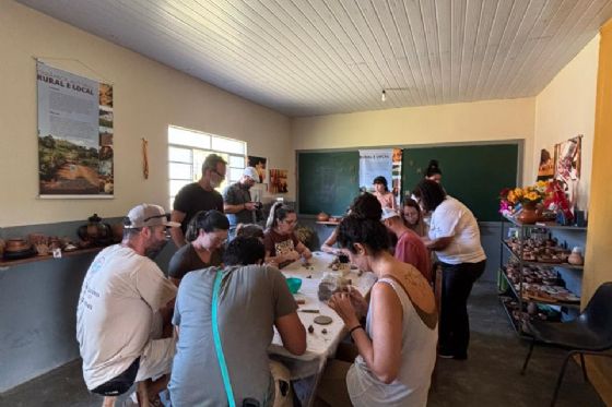 Suzano investe no fortalecimento coletivo e no desenvolvimento de ceramistas em Cunha (SP)