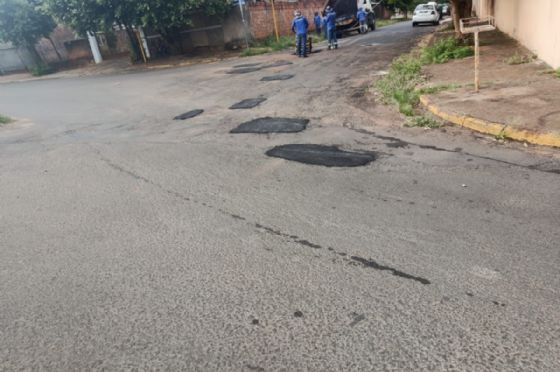 Prefeitura mantém plantão no feriado prolongado para recuperação do asfalto
