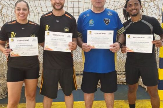 Técnicos de handebol de Araçatuba participam de curso sobre a atualização de regras do esporte