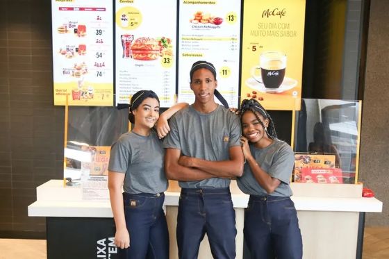 McDonald's abre vagas de emprego e aprendizagem em Três Lagoas; veja como se candidatar