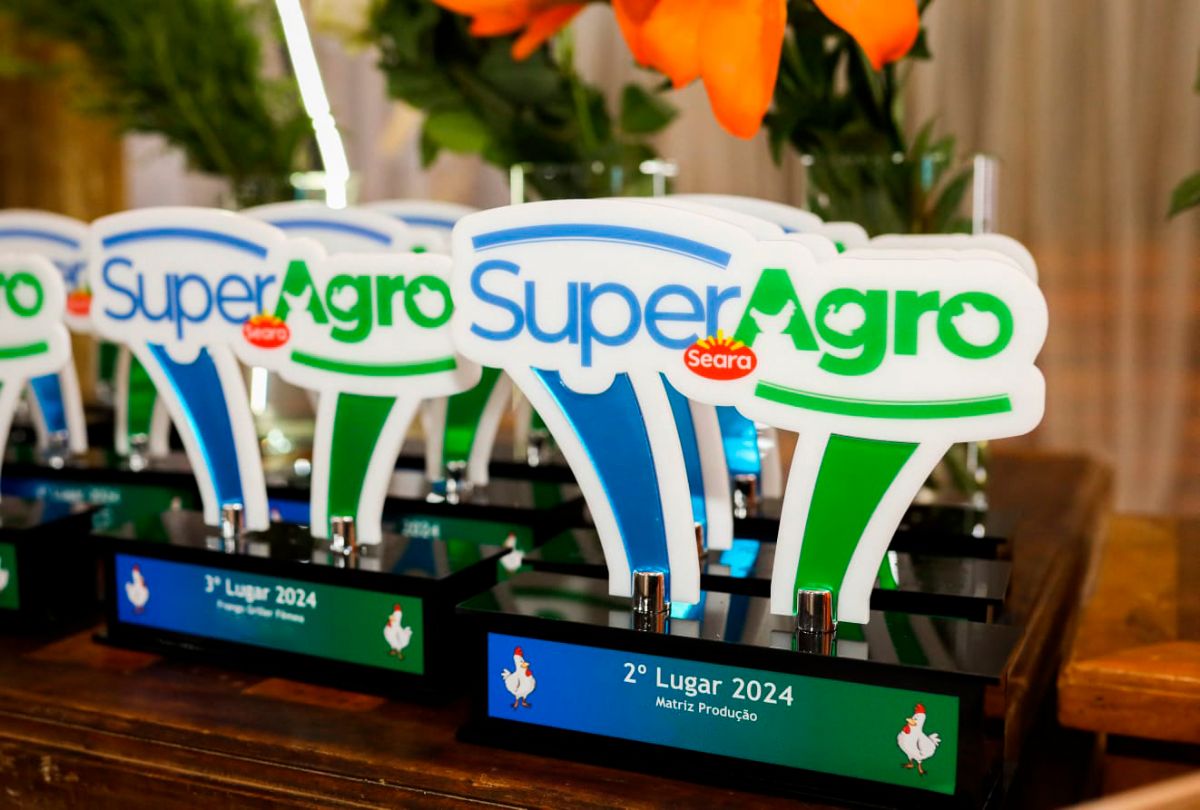 JBS premia mais de 30 integrados por excelência na produção no estado de São Paulo - Mais de 10 mil granjas participaram e a premiação contemplou 18 categorias de diferentes segmentos da cadeia produtiva de aves e suínos