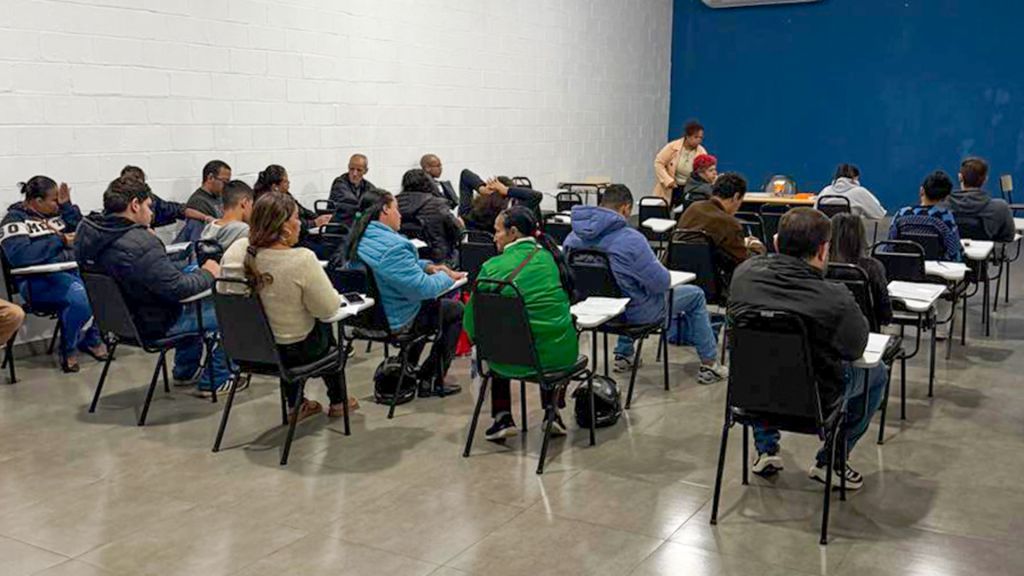 Mutirão de emprego em Araçatuba atrai 140 candidatos para 220 vagas na indústria alimentícia - Mutirão de empregos atrai 140 candidatos em Araçatuba Mutirão de emprego em Araçatuba atrai 140 candidatos para 220 vagas na indústria alimentícia - Mutirão de empregos atrai 140 candidatos em Araçatuba