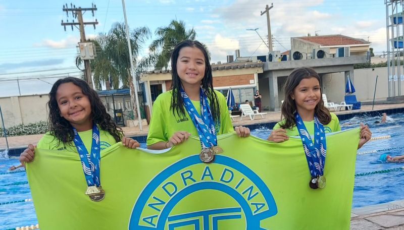 Três nadadoras de Andradina entram para o Top 10 da natação brasileira - Natação andradinense brilha com três classificadas no ranking nacional da Swim Up Três nadadoras de Andradina entram para o Top 10 da natação brasileira - Natação andradinense brilha com três classificadas no ranking nacional da Swim Up