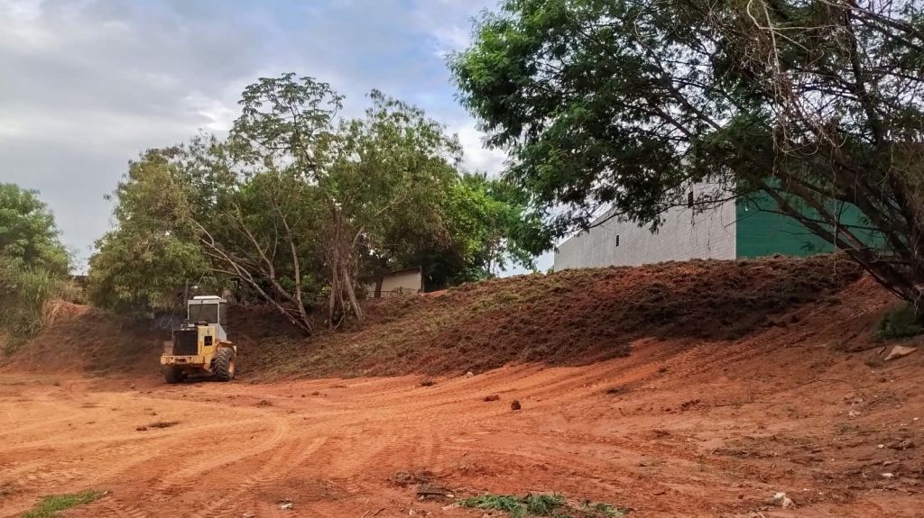 Prefeitura de Araçatuba realiza obra de contenção de erosão em área próxima à Rodovia Marechal Rondon - Obra de contenção de erosão em área próxima à Rodovia Marechal Rondon Prefeitura de Araçatuba realiza obra de contenção de erosão em área próxima à Rodovia Marechal Rondon - Obra de contenção de erosão em área próxima à Rodovia Marechal Rondon