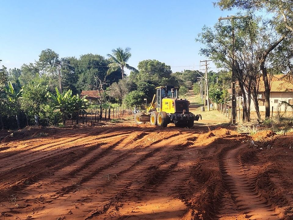 Prefeitura de Andradina abre primeira passagem de nível em distrito rural de Paranápolis - Passagem em Paranápolis