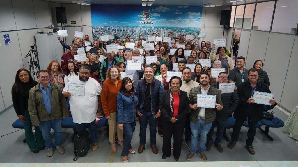 Araçatuba empossa novos membros das Comissões Internas de Prevenção de Acidentes e Assédio com foco em saúde mental e segurança no trabalho - Posse da nova Cipa reforça prevenção e cuidados com servidores Araçatuba empossa novos membros das Comissões Internas de Prevenção de Acidentes e Assédio com foco em saúde mental e segurança no trabalho - Posse da nova Cipa reforça prevenção e cuidados com servidores