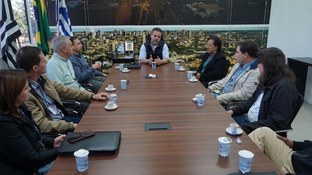 Araçatuba amplia ações educativas para comerciantes do setor alimentício - Prefeito recebe proposta de ação educativa para estabelecimentos alimentícios