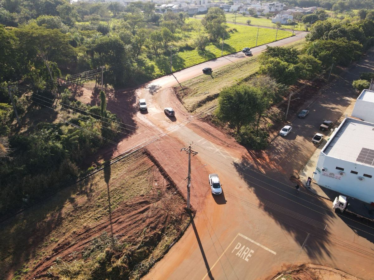 Passagem de nível na Rua Guiomar Soares melhora fluxo entre bairros em Andradina - Prefeitura alarga passagem de nível da Rua Guiomar Soares Passagem de nível na Rua Guiomar Soares melhora fluxo entre bairros em Andradina - Prefeitura alarga passagem de nível da Rua Guiomar Soares