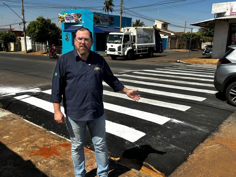 Andradina instala faixas de pedestres elevadas e moderniza a Avenida Rio Grande do Sul - Prefeitura de Andradina instala faixas elevadas na Rio Grande do Sul