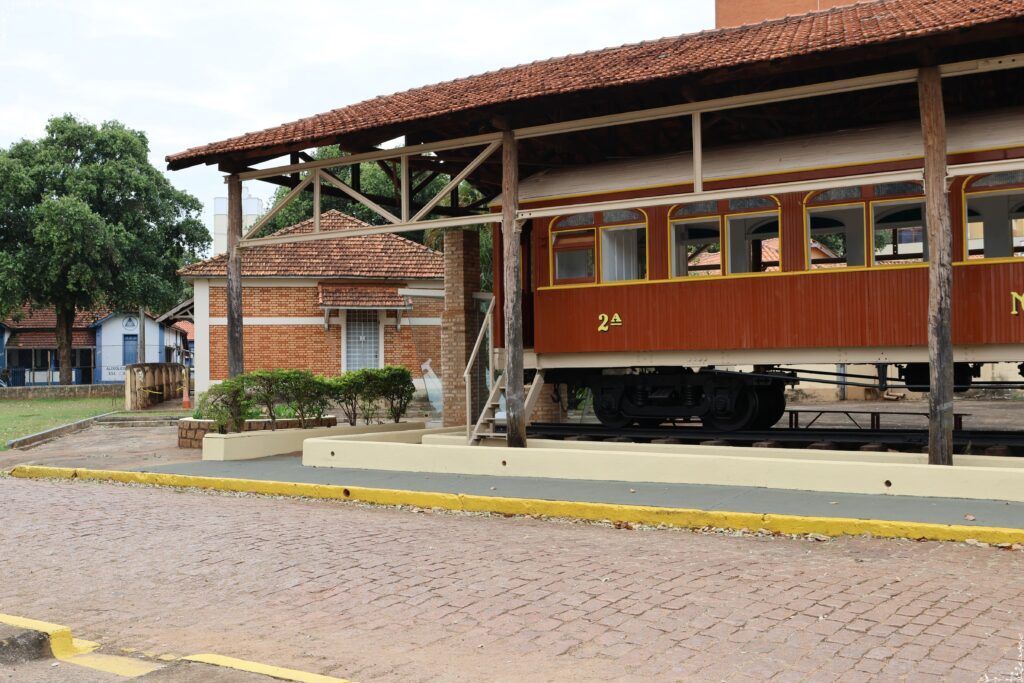 Prefeitura de Araçatuba e UniSalesiano se unem para revitalizar a Vila Ferroviária, marco histórico da cidade - Prefeitura de Aracatuba e UniSalesiano firmam parceria para revitalizacao da Vila Ferroviaria Prefeitura de Araçatuba e UniSalesiano se unem para revitalizar a Vila Ferroviária, marco histórico da cidade - Prefeitura de Aracatuba e UniSalesiano firmam parceria para revitalizacao da Vila Ferroviaria