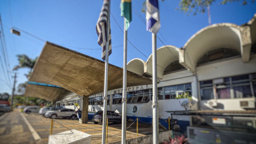 Prefeitura de Araçatuba notifica empresa de limpeza por atraso no pagamento de funcionários - Prefeitura de Araçatuba notifica empresa terceirizada por atraso no pagamento de salários Prefeitura de Araçatuba notifica empresa de limpeza por atraso no pagamento de funcionários - Prefeitura de Araçatuba notifica empresa terceirizada por atraso no pagamento de salários
