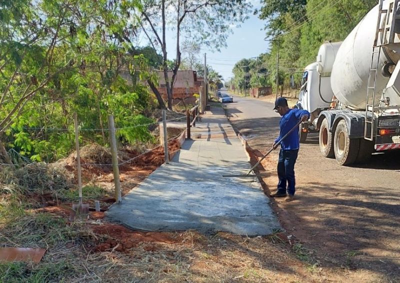 Andradina faz obras de segurança na Rua Sebastião Arantes - Prefeitura faz obras de segurança na Rua Sebastião Arantes