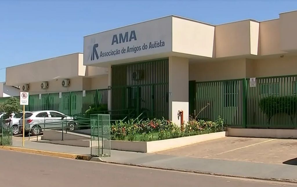 Prefeitura de Araçatuba firma convênio com a AMA para atendimento a crianças e adolescentes com TEA - Prefeitura investe R$ 1,2 milhão em apoio especializado a pacientes com TEA Prefeitura de Araçatuba firma convênio com a AMA para atendimento a crianças e adolescentes com TEA - Prefeitura investe R$ 1,2 milhão em apoio especializado a pacientes com TEA