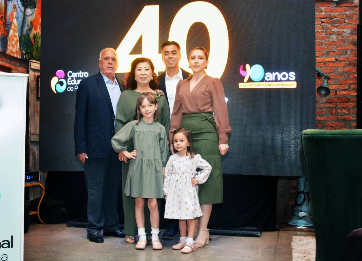Centro Educacional de Andradina celebra 40 anos com lançamento de livro e vídeo institucional - Quatro decadas de historia: CEA mantem estrutura familiar Centro Educacional de Andradina celebra 40 anos com lançamento de livro e vídeo institucional - Quatro decadas de historia: CEA mantem estrutura familiar