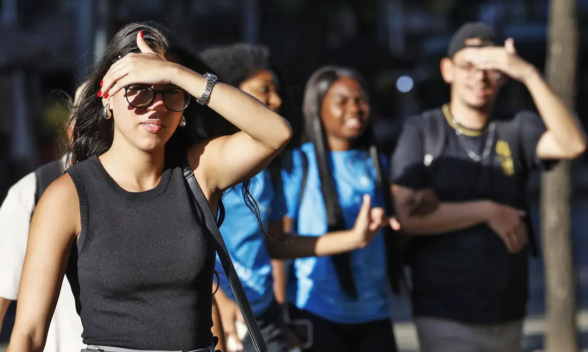 O limite térmico do corpo: Por que o ser humano deixa de funcionar acima de 35°C