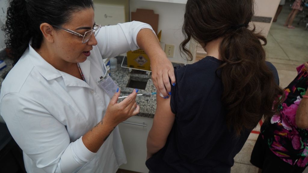 Cobertura vacinal contra gripe em Araçatuba é de apenas 38% e preocupa autoridades de saúde - Vacinação contra gripe em Araçatuba atinge apenas 38% do público prioritário